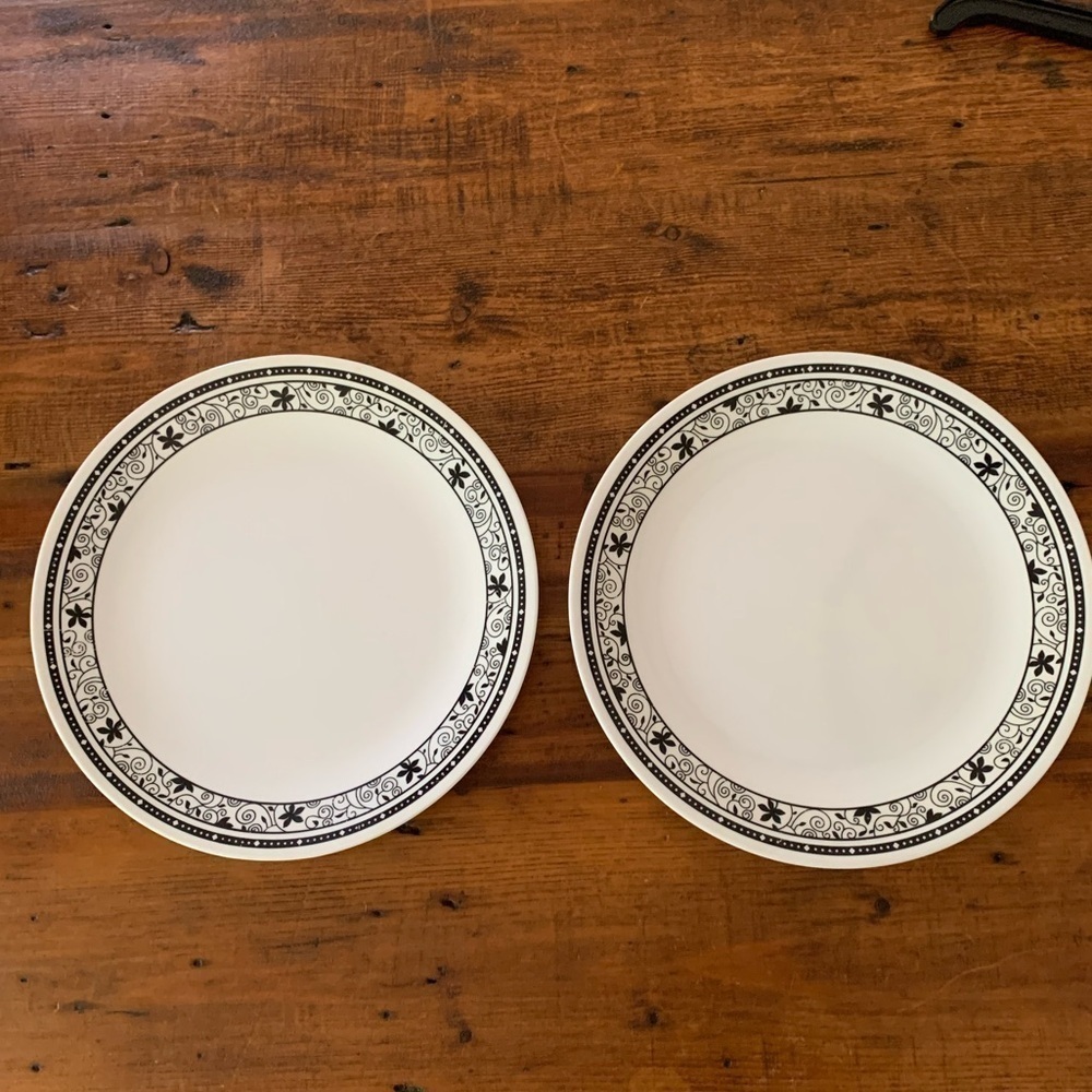 Corelle Vintage Winding Gate Dinner Plates Sz 10 1/4 in Set of 2